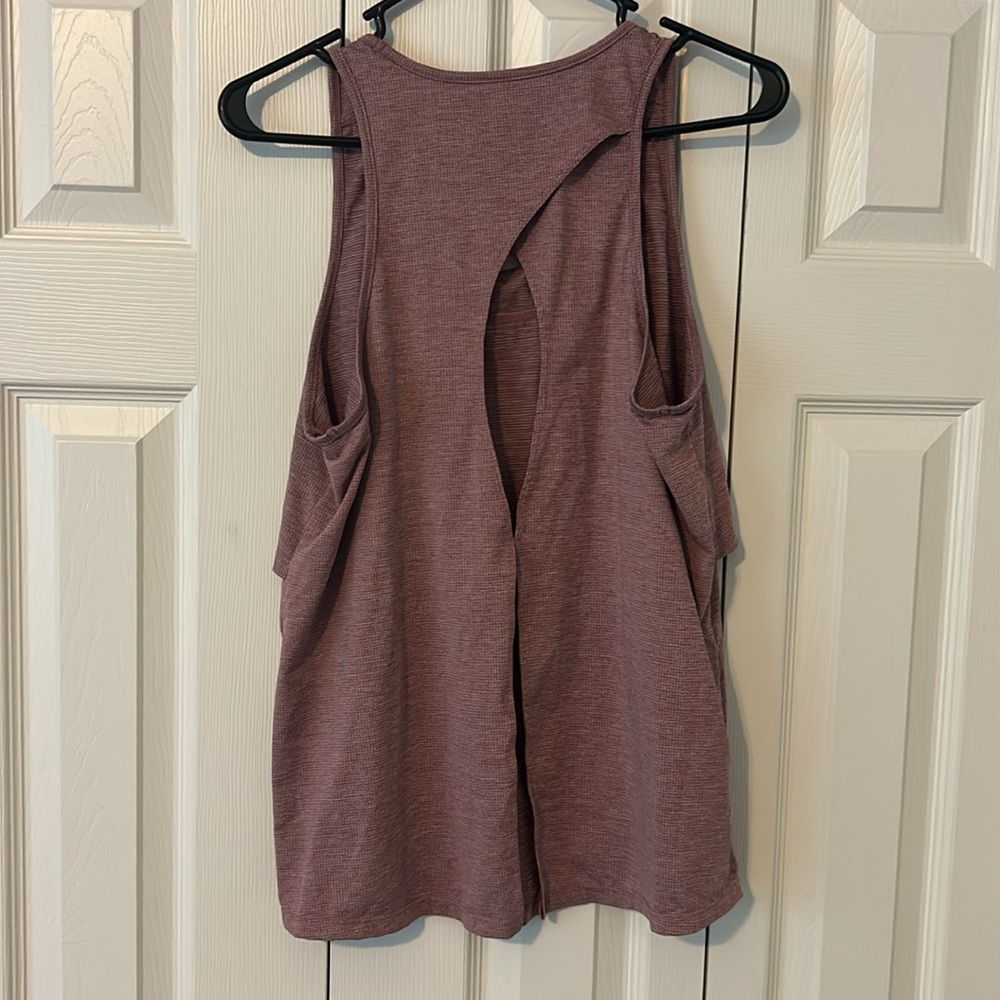 Kindred Bravely Breathable Keyhole Nursing and Maternity Top - Medium - Picture 6 of 6